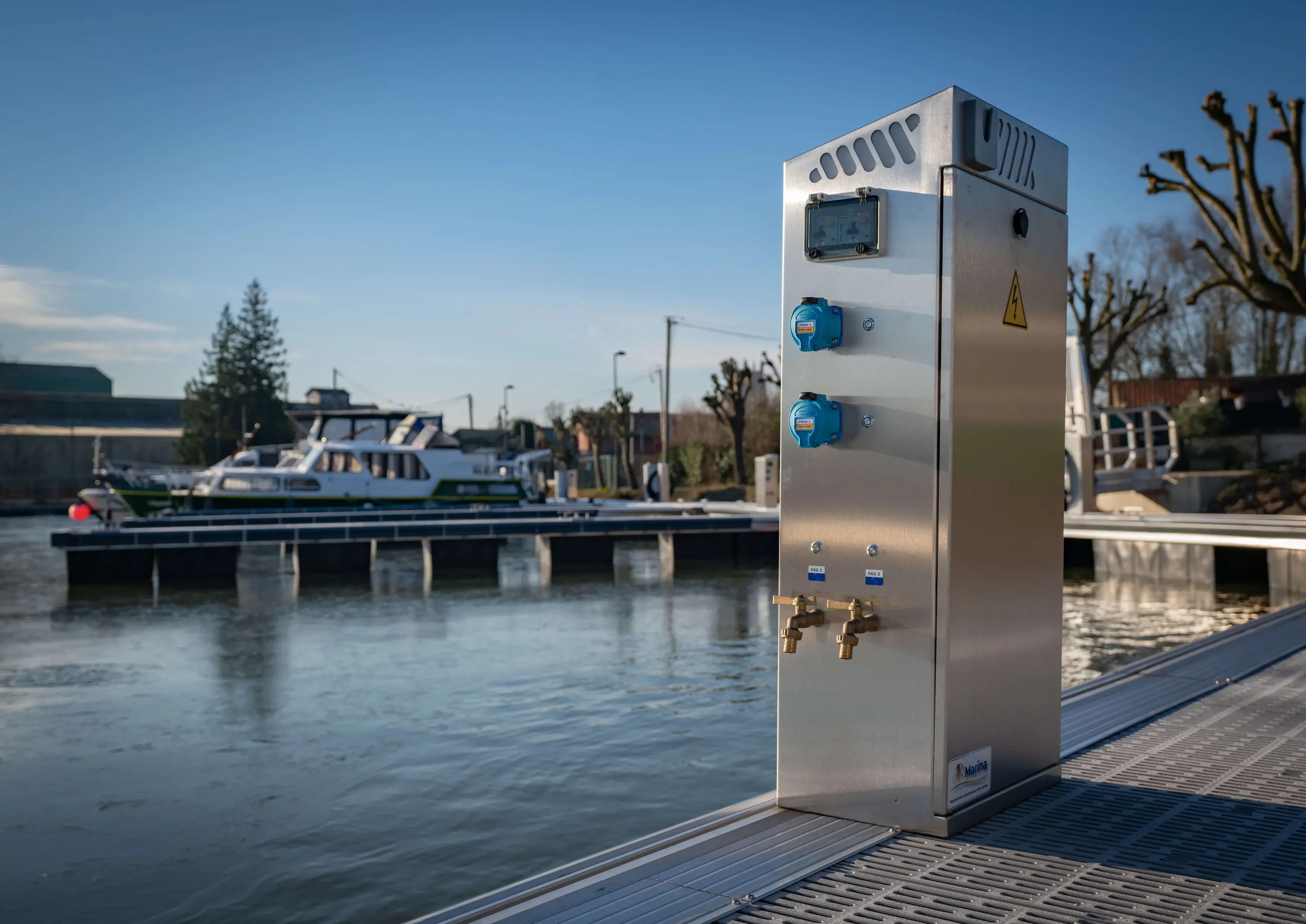 Borne de recharge électrique port fluvial Aire-sur-la-Lys